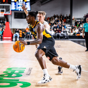 Απόδειξη προσωπικότητας: Ο Μπάρτλεϊ βγήκε μπροστά για την ΑΕΚ όταν η μπάλα «έκαιγε» (video) Απόδειξη προσωπικότητας: Ο Μπάρτλεϊ βγήκε μπροστά για την ΑΕΚ όταν η μπάλα «έκαιγε» (video)