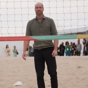 Ο Πρίγκιπας της Ουαλίας έπαιξε beach volley στη Βραζιλία (video)
