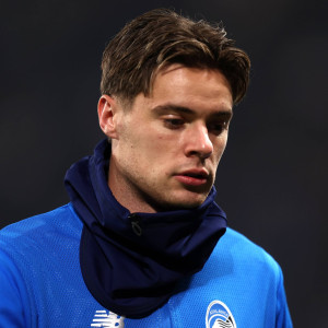 «Προδοσία και ντροπή» - Κρέμασαν πανό στο Κολοσσαίο για τον σταρ της μπάλας που έκανε δεσμό με την κοπέλα του κολλητού του (photo) «Προδοσία και ντροπή» - Κρέμασαν πανό στο Κολοσσαίο για τον σταρ της μπάλας που έκανε δεσμό με την κοπέλα του κολλητού του (photo)