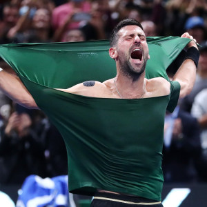 Απίστευτο πάθος από τον Τζόκοβιτς - Έσκισε την μπλούζα του μετά τον τίτλο στην Αθήνα (video)