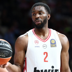 Ο Ολυμπιακός έστησε «πάρτι» επιστροφής στον Έβανς κόντρα στην Καρδίτσα