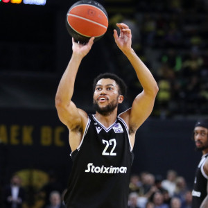 Ο Στέφεν Μπράουν στο Athletiko: «Ο Ζντοβτς με εμπιστεύεται να είμαι ο ηγέτης του ΠΑΟΚ»