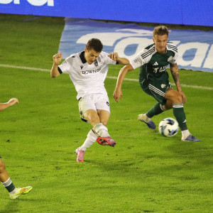 Ο Κωνσταντέλιας με απίθανη ενέργεια και σουτ «διαβήτη» μειώνει σε 2-1 για τον ΠΑΟΚ (video)