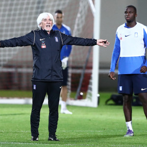 Προπόνηση με έμφαση στη τακτική και όλους τους διεθνείς διαθέσιμους στην Εθνική