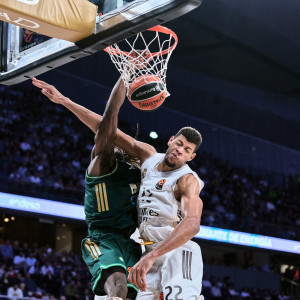 Το απίθανο κάρφωμα του Φαρίντ στον Ταβάρες στην κορυφή του Top-10 της EuroLeague (video)