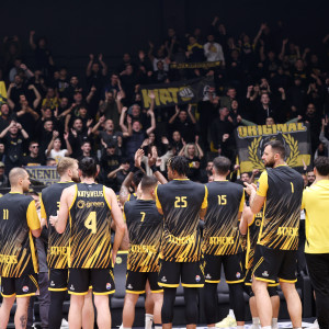 Ομαδα και κόσμος ένα στην ΑΕΚ μετά το θρίαμβο στο Μαρούσι