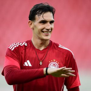 Επίσημο: Στην ευρωπαϊκή λίστα του Ολυμπιακού ο Μπότης