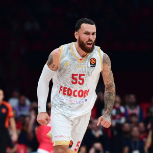 Μέγας Τζέιμς, «λύγισε» τη Μακάμπι