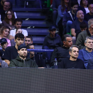 Ο Κυριάκος Μητσοτάκης βλέπει Τζόκοβιτς μαζί με τους παίκτες του Παναθηναϊκού στο T-Center!