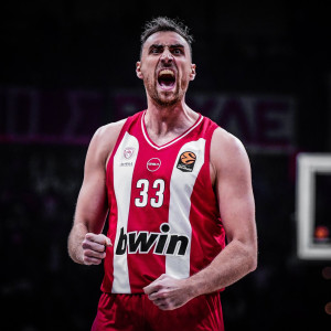 Τρελάθηκε ο admin του Ολυμπιακού με την τάπα του Μιλουτίνοφ: «Με έβαλε για ύπνο και έσβησε τα φώτα»