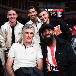 Σύσσωμος ο ποδοσφαιρικός Ολυμπιακός στο ΣΕΦ (video)