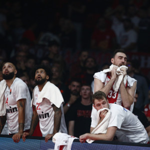 Εικόνες από τη στιγμή του τραυματισμού του Έβανς - Συμπαίκτες και φίλαθλοι σοκαρισμένοι στο ΣΕΦ