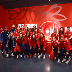 Η ομάδα γυναικών του Ολυμπιακού επισκέφθηκε το νέο «ερυθρόλευκο» Μουσείο (photos)