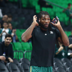 Ο κόσμος του Παναθηναϊκού αποθεώνει τον Κένεθ Φαρίντ (video)