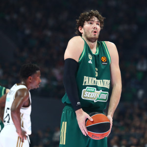 Τραυματίστηκε ο Οσμάν - Πήγε στα αποδυτήρια υποβασταζόμενος