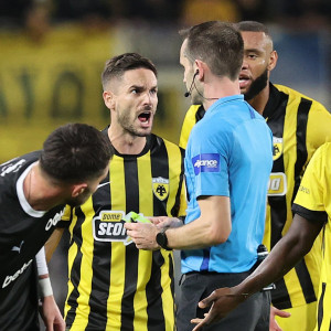 Το γκολ του Γιόβιτς που ακυρώθηκε για φάουλ του Μουκουντί (video)