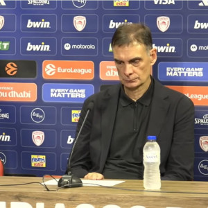 Το καταρρακωμένο πρόσωπο του Μπαρτζώκα όταν άκουγε για τον Κίναν Έβανς (video)