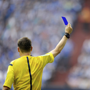 Το ποδόσφαιρο όπως το ξέραμε τελειώνει – Από τον «Νόμο Βενγκέρ» μέχρι τις μπλε και τις χρυσές κάρτες