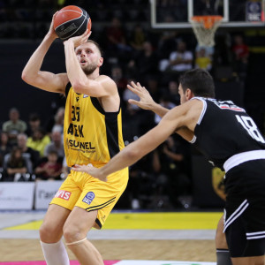 Το follow... buzzer beater του Χαραλαμπόπουλου (video)