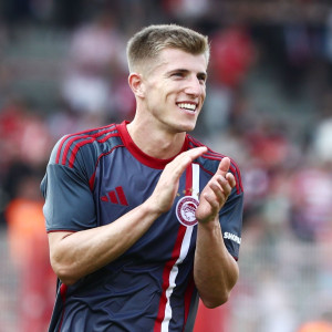 Ο Κοστίνια μετά την ανανέωση με τον Ολυμπιακό - «Νιώθω μεγάλη περηφάνεια»