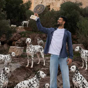 Ο Τζόκοβιτς γιόρτασε τους 101 τίτλους με... σκυλιά Δαλματίας στην Ακρόπολη (photos)