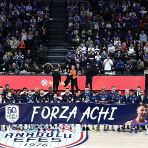 Τρομερό πανό στήριξης για τον Πολονάρα πριν από το Εφές - Αρμάνι