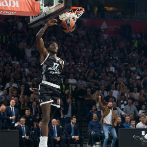 Ο Άιζακ Μπόνγκα στο Athletiko: «Πάντα ωραίο να αντιμετωπίζεις παίκτες σαν τον Βεζένκοφ - Θα ήθελα Σρέντερ στην Παρτίζαν»