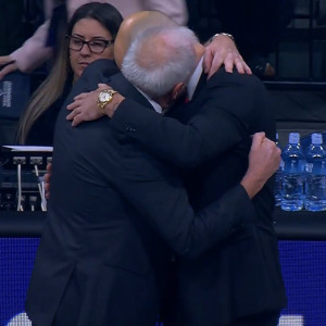 Ιστορική στιγμή: Ομπράντοβιτς και Σπανούλης αγκαλιάστηκαν και μίλησαν μετά από 15 χρόνια!