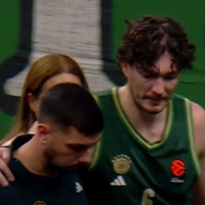 Τραυματίστηκε ο Οσμάν - Πήγε στα αποδυτήρια υποβασταζόμενος