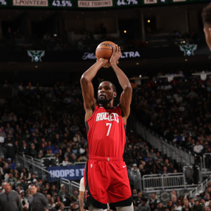 Ο Κέβιν Ντουράντ φοράει παπούτσια με το σήμα της Παρί