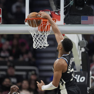 Τα καλύτερα του Γιάννη Αντετοκούνμπο στη νίκη των Μπακς επί των Μπουλς (Video)