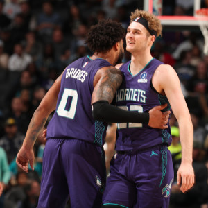 Έλειπε ο Γιάννης και... χόρευαν οι Χόρνετς