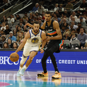 Συνεχίζουν οι τρομεροί Πίστονς, ο Κάρι νίκησε τον Γουεμπανιαμά