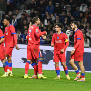 Με ήρωα τον Νέβες, η Παρί κέρδισε στην έδρα της Λιόν