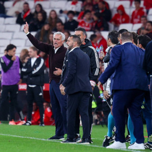 Έξαλλος ο Μουρίνιο, πήρε στο... κυνήγι τον διαιτητή! (video)