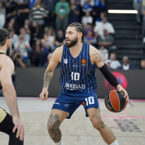 Απίστευτο φινάλε-θρίλερ και νίκη της Εφές επί της Μπαρτσελόνα στην επιστροφή Πασκουάλ