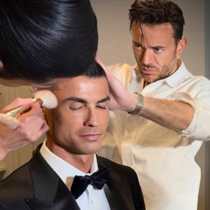 Πασίγνωστος Έλληνας κομμωτής χτένισε τον Ρονάλντο και τη Χεορχίνα για το δείπνο με τον Τραμπ (video)