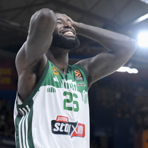 Νέες ενοχλήσεις ο Λέσορ, πάει πίσω η επιστροφή του - «Βλέπει» και δεύτερο ψηλό ο Παναθηναϊκός