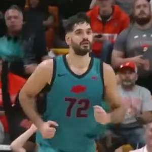 Ο Μαντζούκας πέτυχε double-double κι έκανε την καλύτερη εμφάνισή του (video)