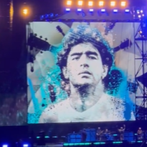 Oι Oasis αφιέρωσαν το «Live Forever» στον Μαραντόνα και αποθεώθηκαν στην Αργεντινή (video)