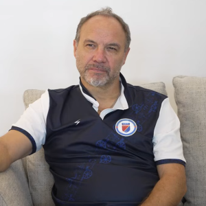 Απίθανο και όμως αληθινό - Ο προπονητής της Αϊτής, που προκρίθηκε στο Μουντιάλ καθοδηγεί την ομάδα εξ αποστάσεως