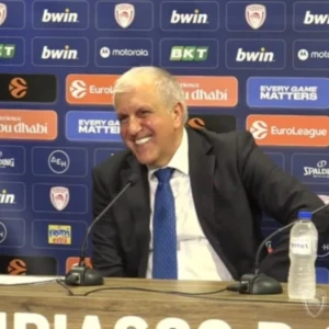 Ο Ζέλικο Ομπράντοβιτς διόρθωσε τον team manager του Ολυμπιακού στα ελληνικά! (Video)