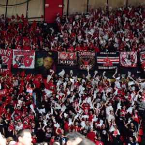 Ο κόσμος του Ολυμπιακού γεμίζει το ΣΕΦ κόντρα στην Παρί