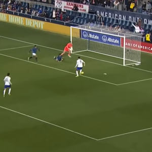 Ο Πέπι που «πλήγωσε» τον Ολυμπιακό, έχασε το... άχαστο (video)