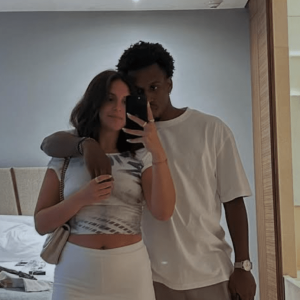 Αυτή είναι η εντυπωσιακή σύντροφος του Τι Τζέι Σορτς που τον συνόδευσε στο τουρνουά τένις (photos)