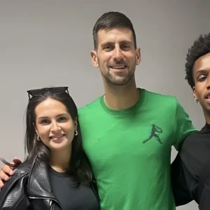 Αυτή είναι η εντυπωσιακή σύντροφος του Τι Τζέι Σορτς που τον συνόδευσε στο τουρνουά τένις