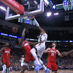 Με «ιπτάμενο» Γιάννη και poster Κάνινγχαμ το Top 10 του ΝΒΑ (video)