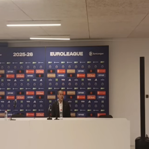 Η πιο σύντομη συνέντευξη τύπου: Ο προπονητής της Βαλένθια μίλησε πέντε δεύτερα και αποχώρησε (video)