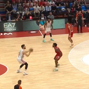 Το σπουδαίο τρίποντο του Πίτερς κόντρα στη Μιλάνο από.... τον Πειραιά (video)