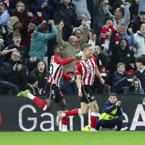 Ψυχωμένη Σάντερλαντ, έκοψε βαθμούς από την Άρσεναλ στις καθυστερήσεις